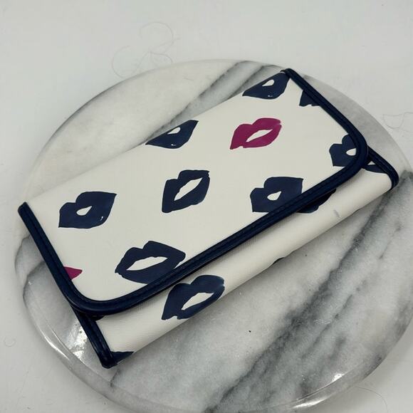 Hudson+Bleeker lipstick trifold makeup bag - Picture 1 of 6
